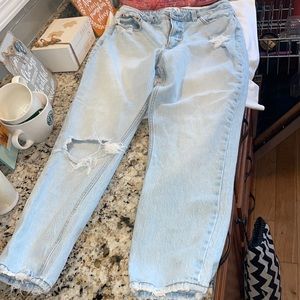 Abercrombie and Fitch the mom high-rise size 28 6R